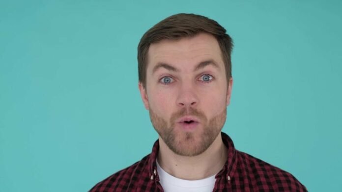 Middle-Part Mullet: A Perfect Blend of Classic and Edgy Hairstyle